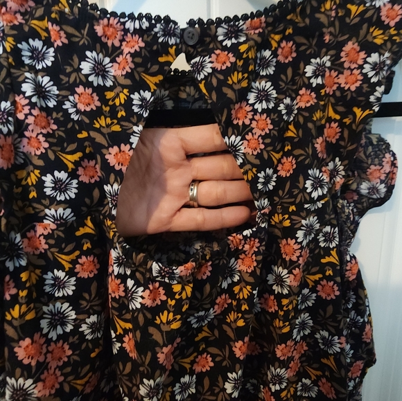 The Loft size Medium floral ruffle cap sleeve top. - Picture 6 of 6